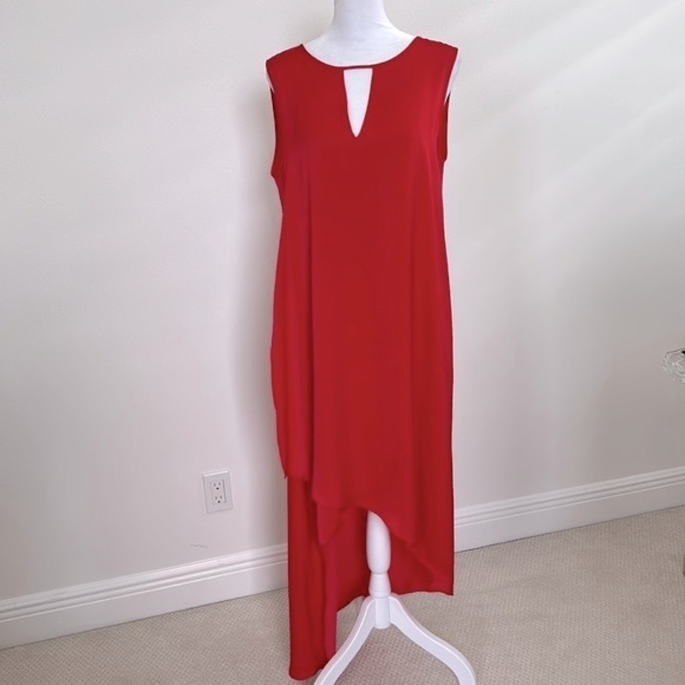 SALE BCBG MAXAZRIA Sleeveless Dress showing a modern asymmetrical Hem. Size: S